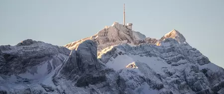 Themenbild mit Bergen für Alcosuisse Marktreport